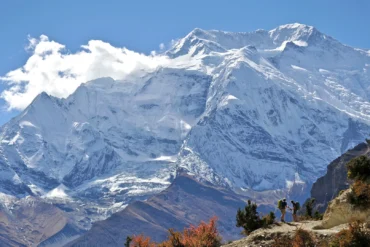couple-trekking-in-manang-district-nepal